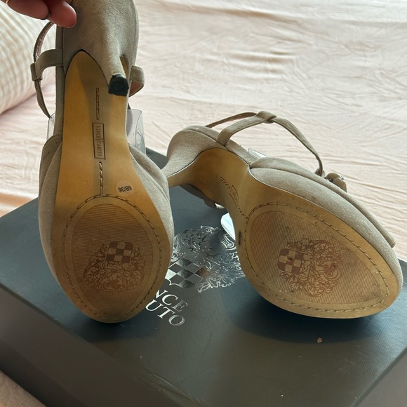 Gorgeous Vince Camuto Heels - Picture 4 of 7